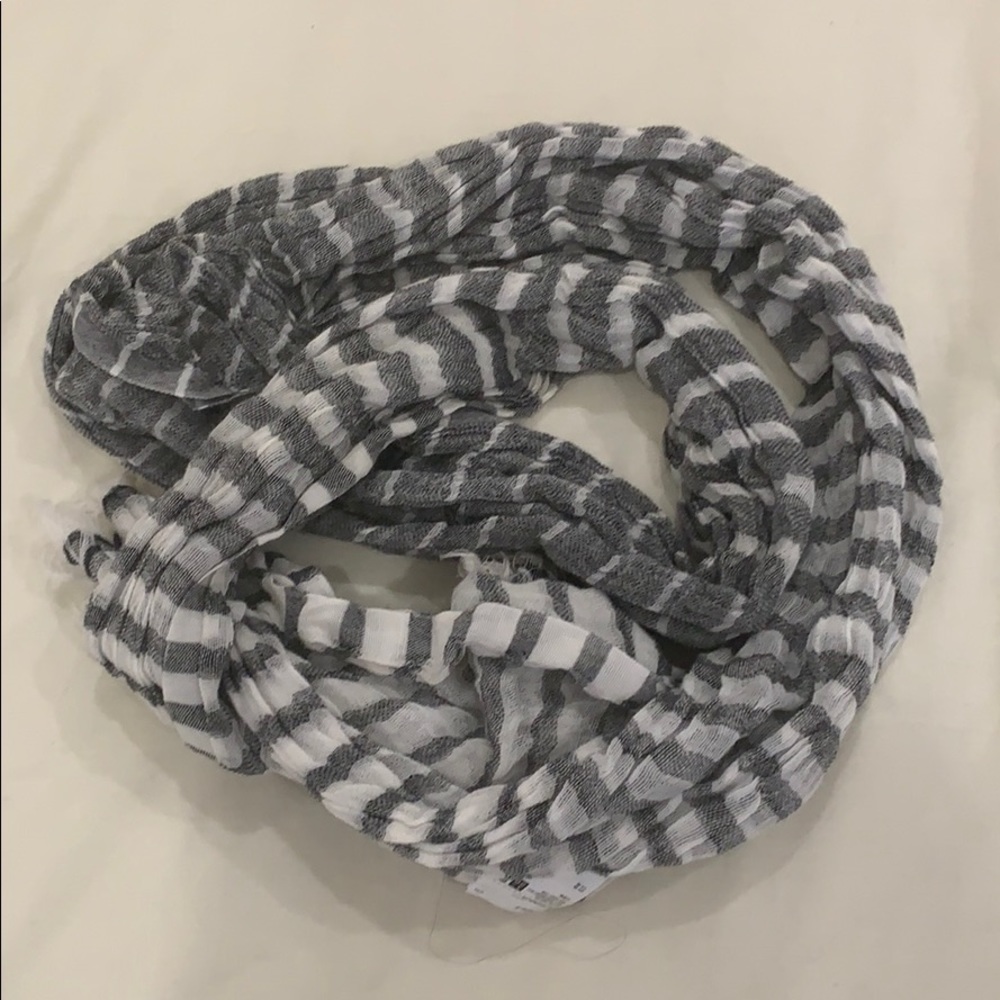 Uniqlo cotton & linen grey scarf